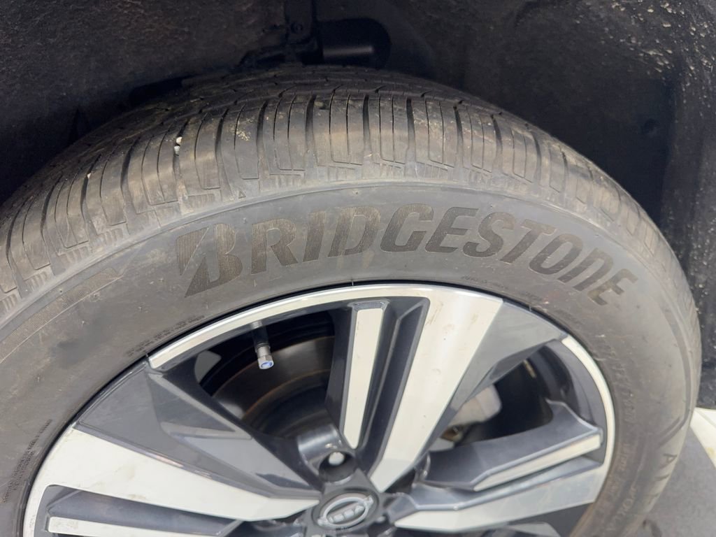 Used 2024 Nissan Rogue SL image 90