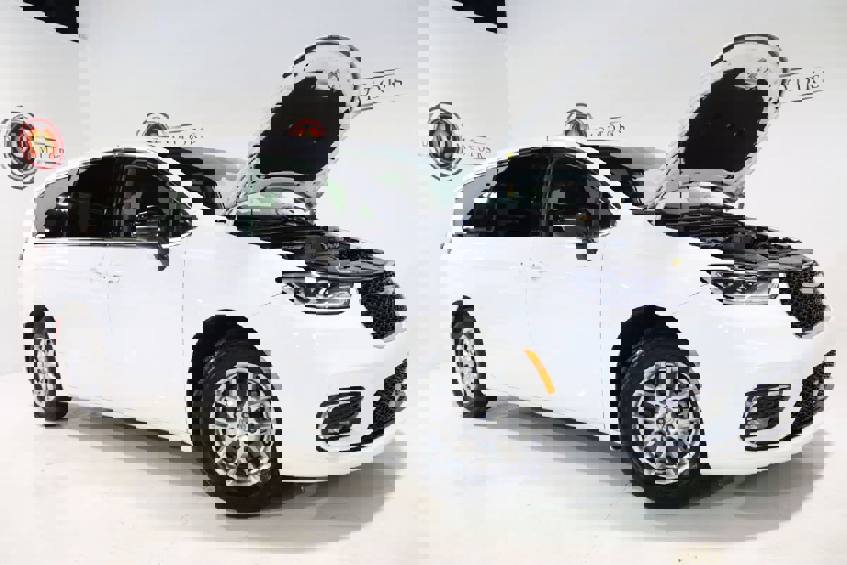 Used 2024 Chrysler Pacifica Touring-L image 27