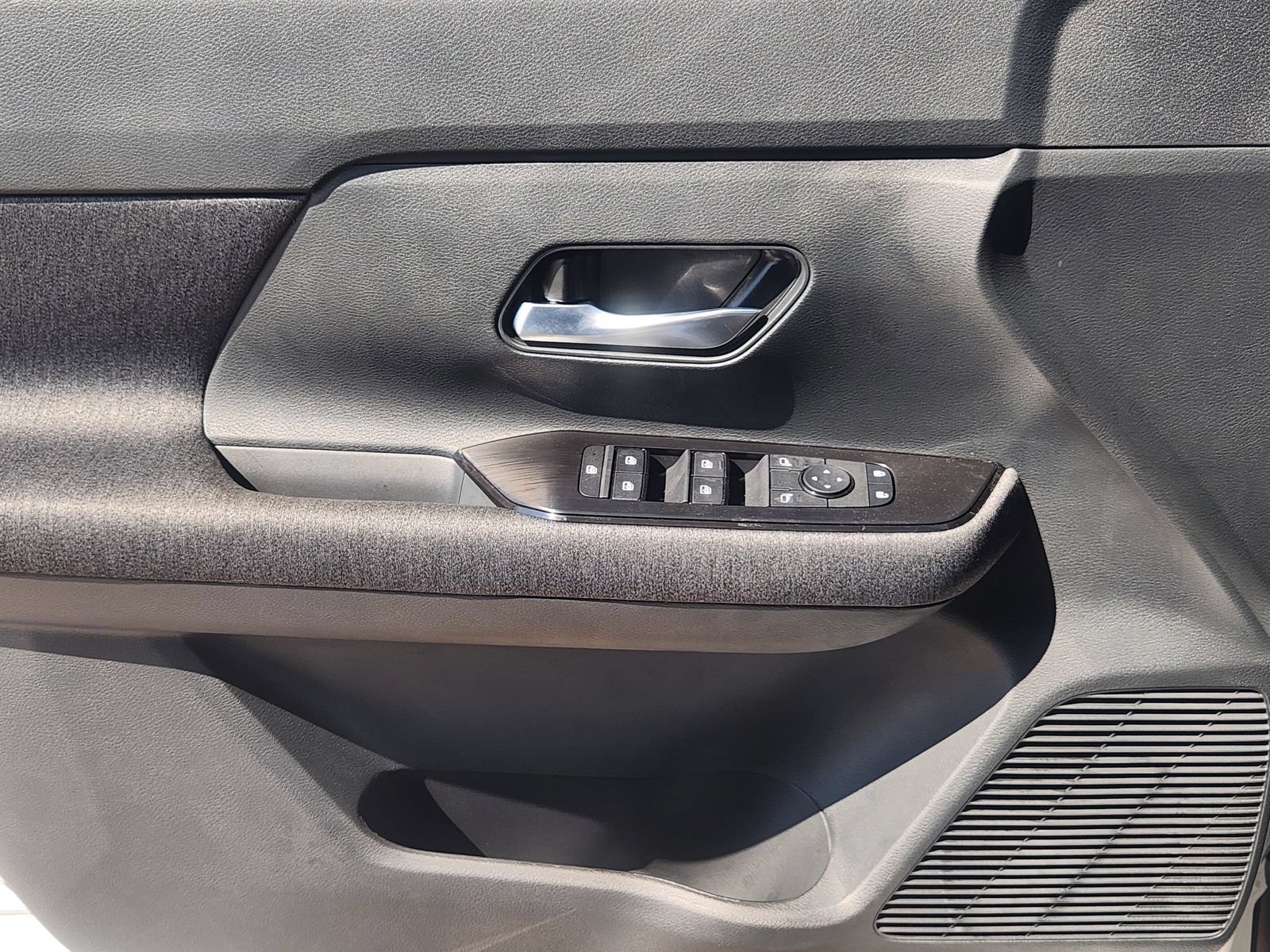 New 2027 Nissan Kicks SV w/ Cold Weather Package FWD image 20