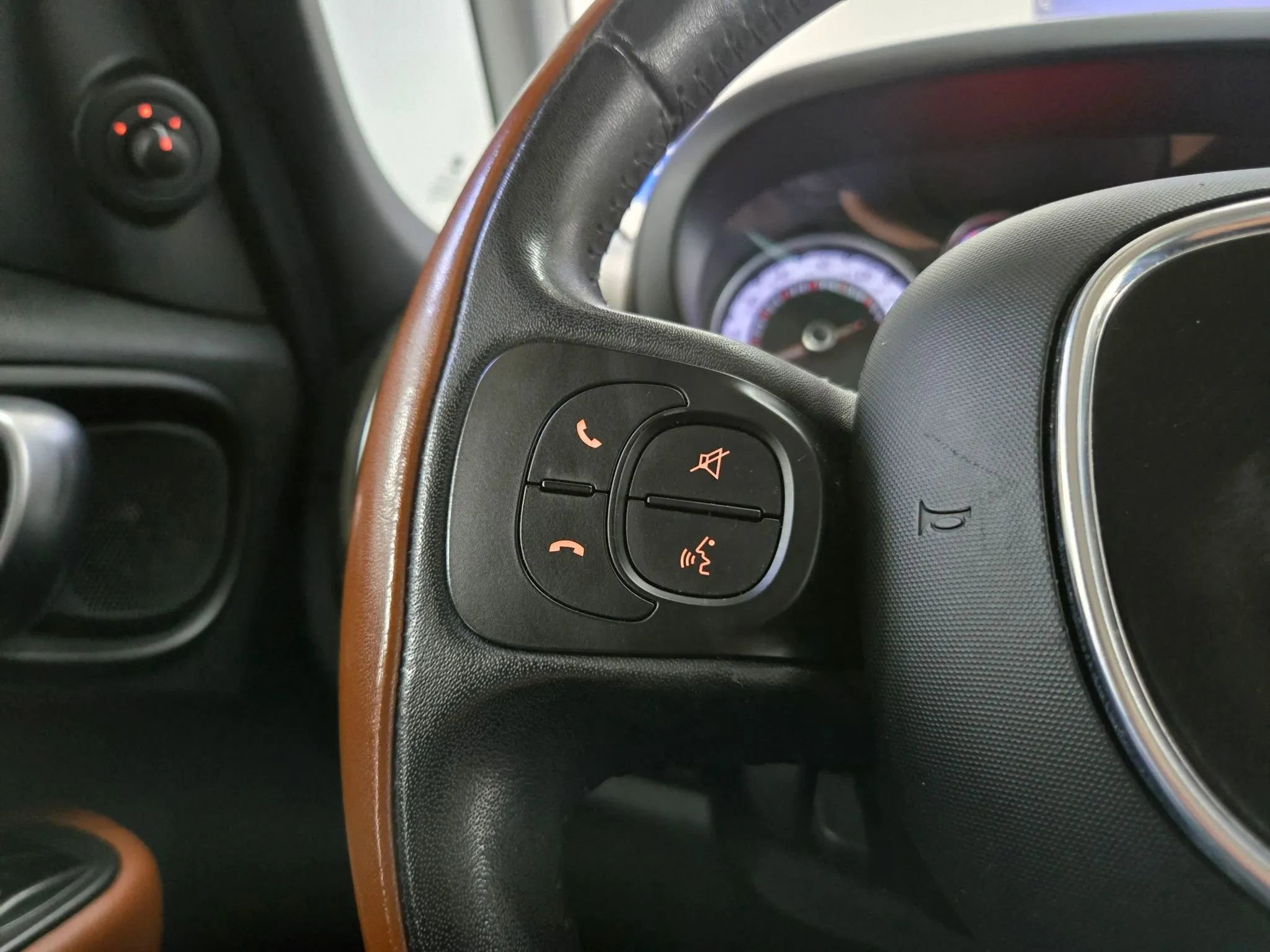 Used 2014 FIAT 500L Trekking w/ Popular Equipment Group image 36