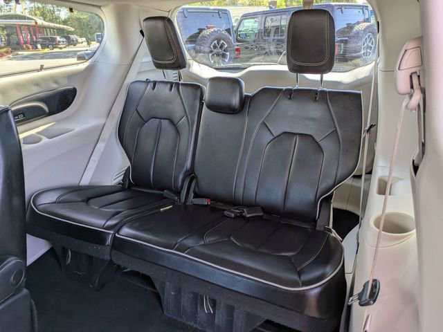 Used 2023 Chrysler Pacifica Limited image 16