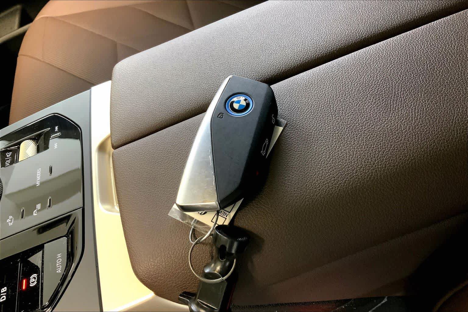 Used 2024 BMW iX xDrive50 w/ Premium Package AWD/4WD image 14