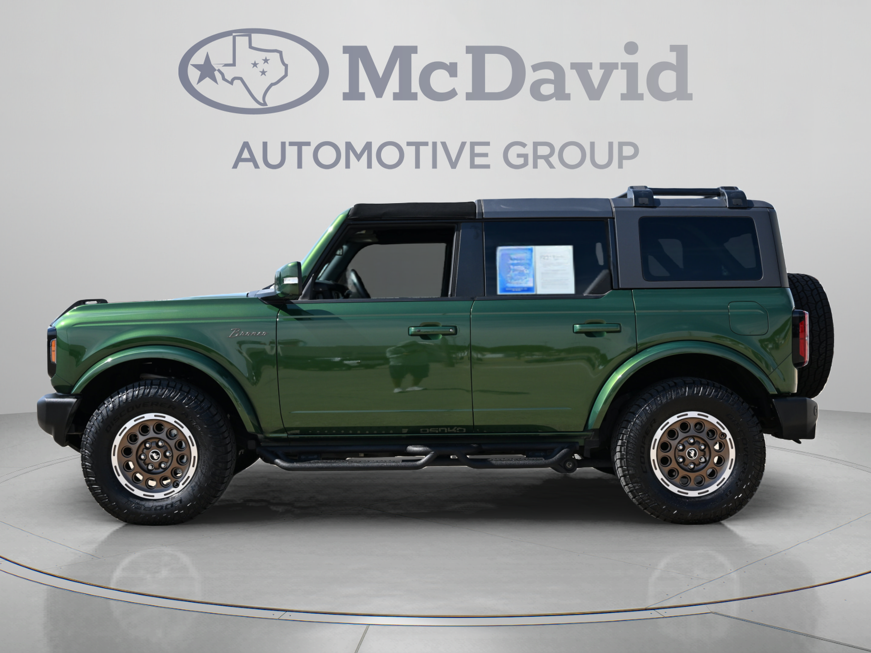 Used 2025 Ford Bronco Outer Banks AWD/4WD image 2