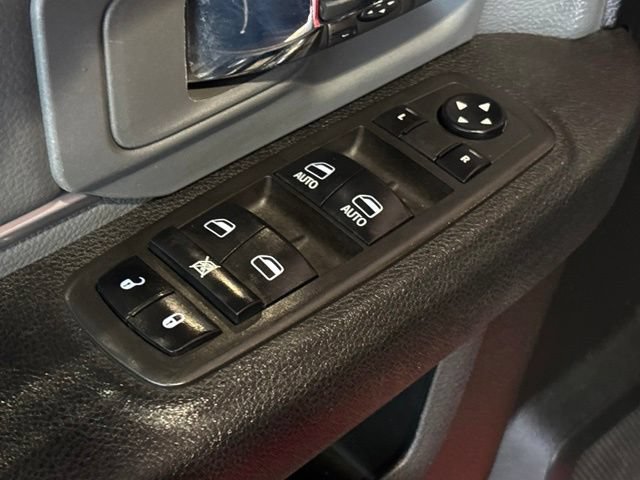 Used 2022 RAM 1500 Classic SLT AWD/4WD image 30