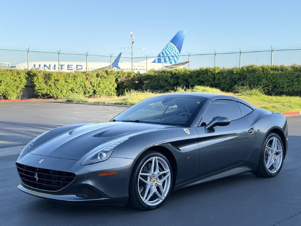 Used 2016 Ferrari California T RWD image 1
