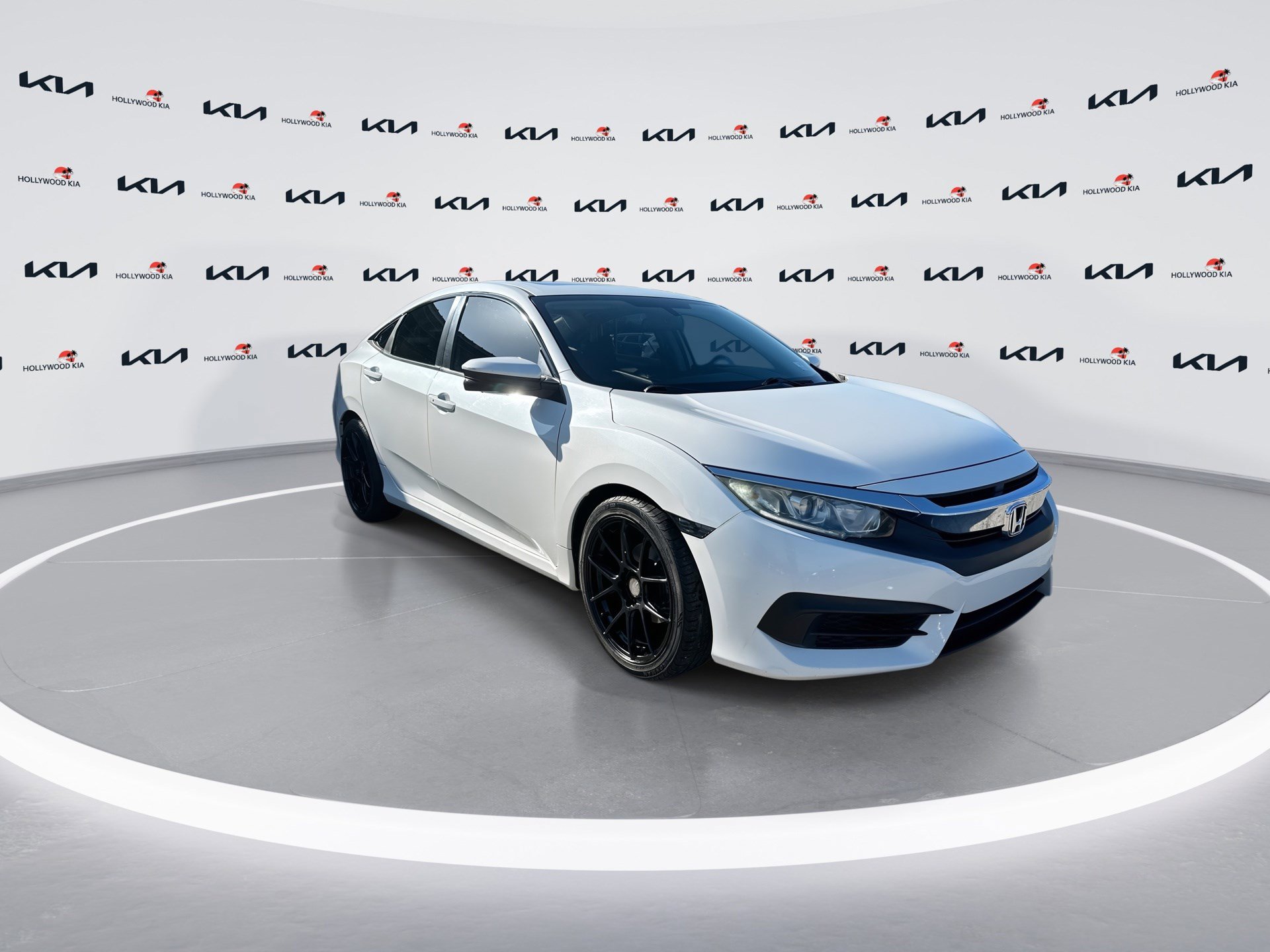 Used 2018 Honda Civic EX image 2
