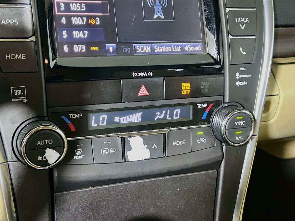 Used 2017 Toyota Camry XLE FWD image 22