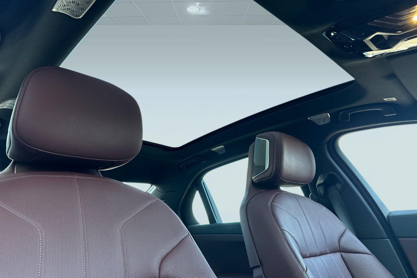 Certified 2023 BMW i7 xDrive60 AWD/4WD image 24