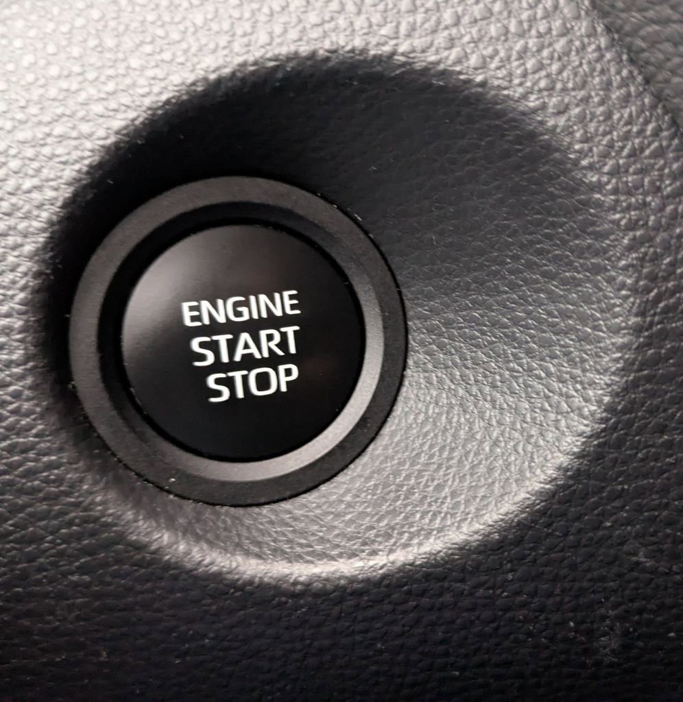 Used 2025 Toyota Corolla Cross LE image 21