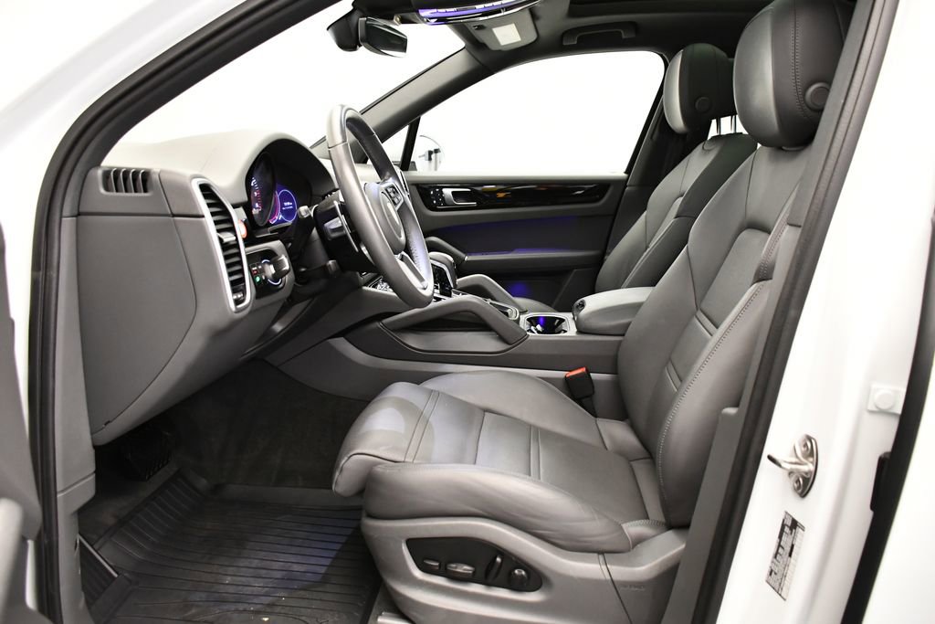 Used 2023 Porsche Cayenne image 40