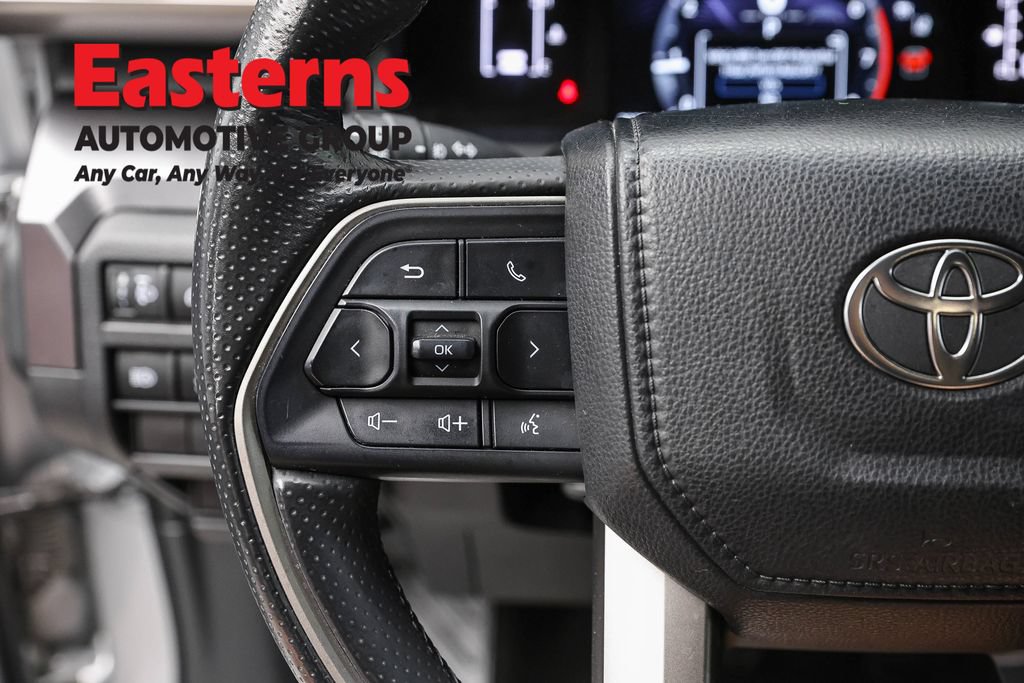 Used 2025 Toyota 4Runner SR5 AWD/4WD image 14