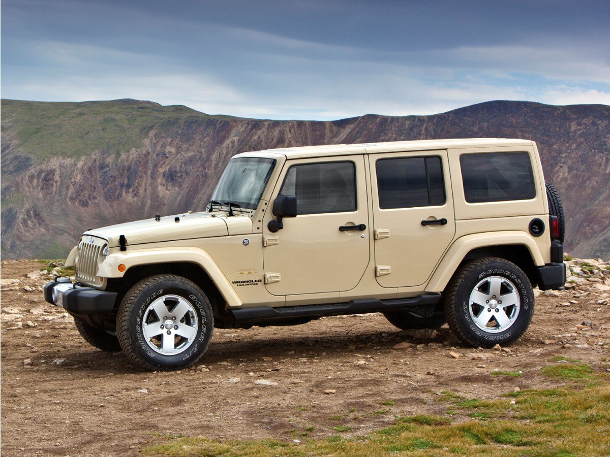 Used 2011 Jeep Wrangler Unlimited Rubicon w/ Connectivity Group