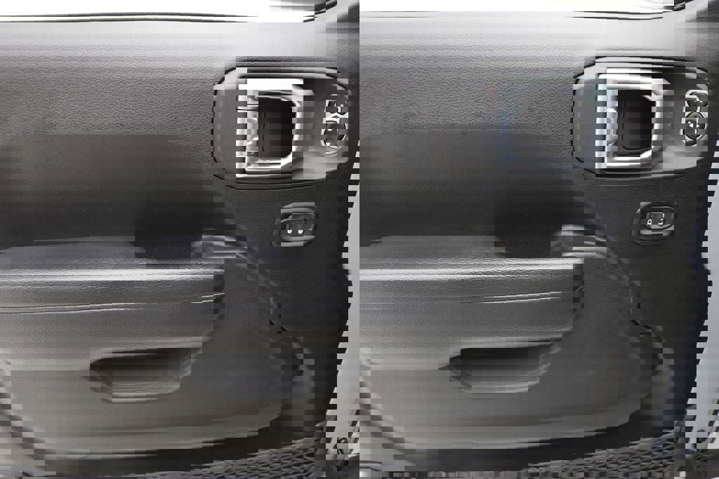 Used 2023 Jeep Wrangler Unlimited w/ Sun & Screen Package image 15