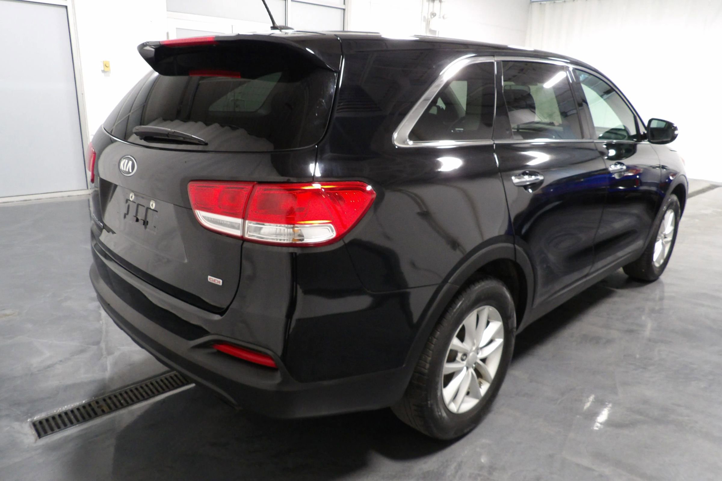 Used 2017 Kia Sorento L image 4