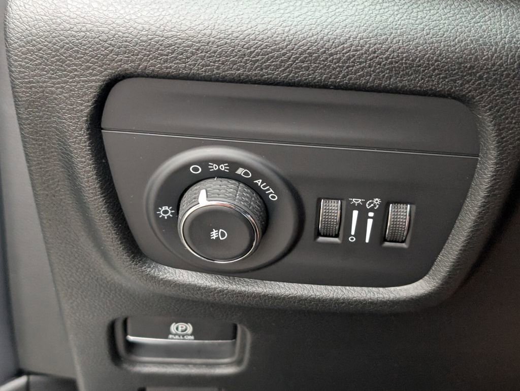 New 2025 Jeep Grand Cherokee Limited w/ Black Appearance Package image 26