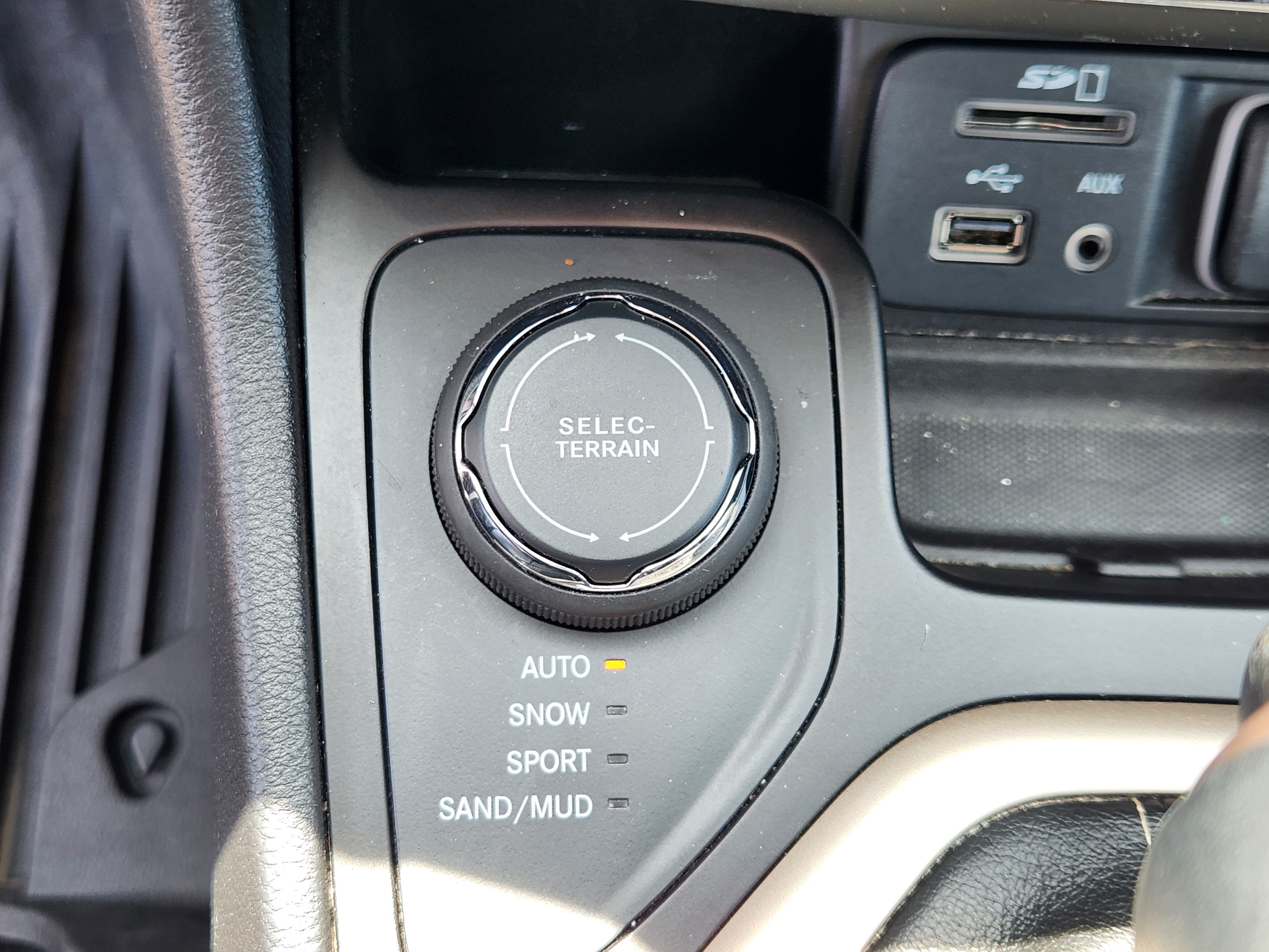 Used 2017 Jeep Cherokee Limited AWD/4WD image 23