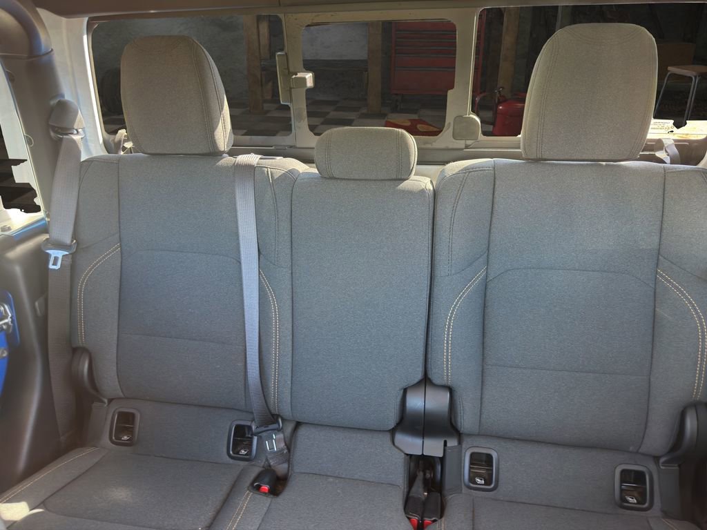 Used 2025 Jeep Gladiator Sport image 11