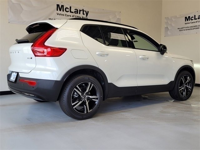 Certified 2026 Volvo XC40 B5 Core w/ Climate Package image 3