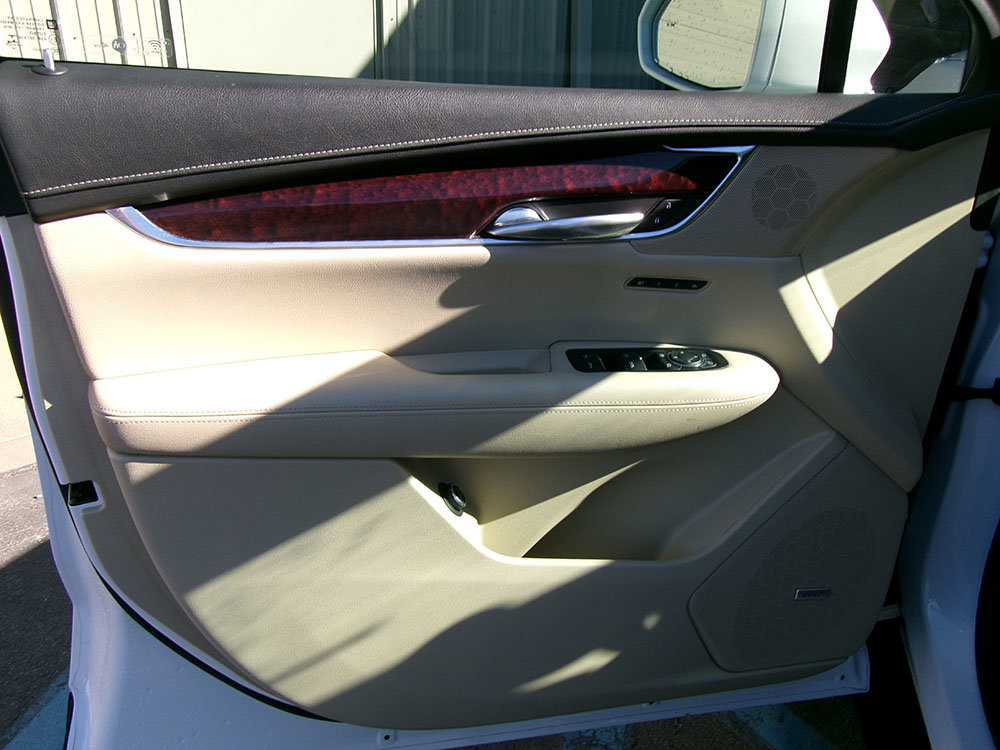 Used 2017 Cadillac XT5 Premium Luxury w/ Driver Assist Package AWD/4WD image 15