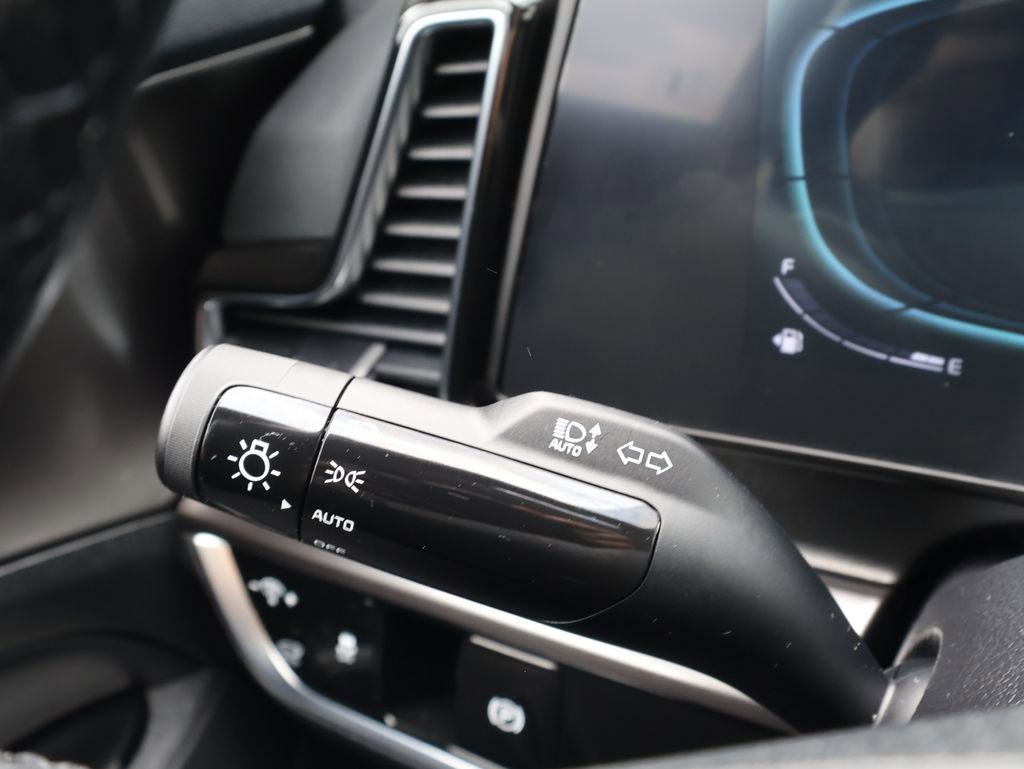 Used 2025 Kia Sportage EX w/ Premium Package image 15