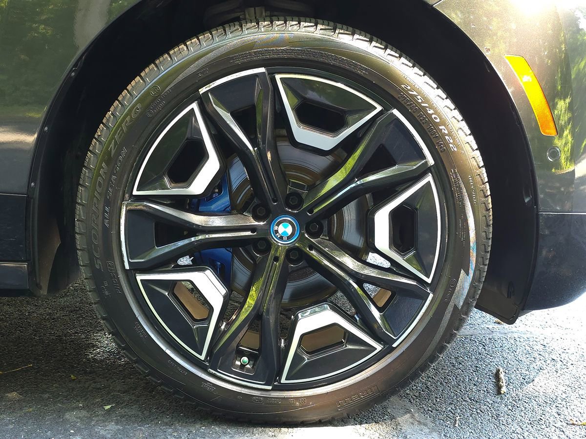 Used 2024 BMW iX xDrive50 w/ Premium Package AWD/4WD image 66
