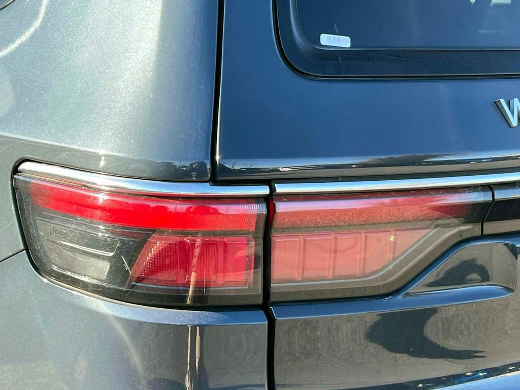 Used 2024 Jeep Wagoneer L Series II w/ Premium Group I image 10