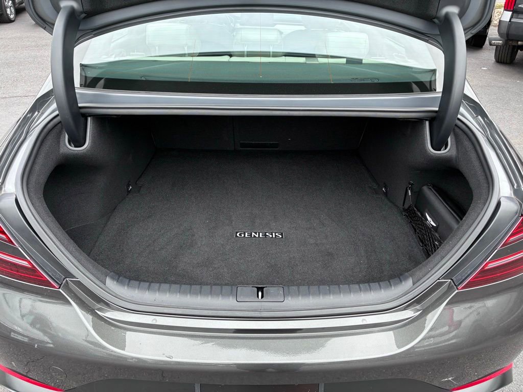 Used 2025 Genesis G70 2.5T image 12