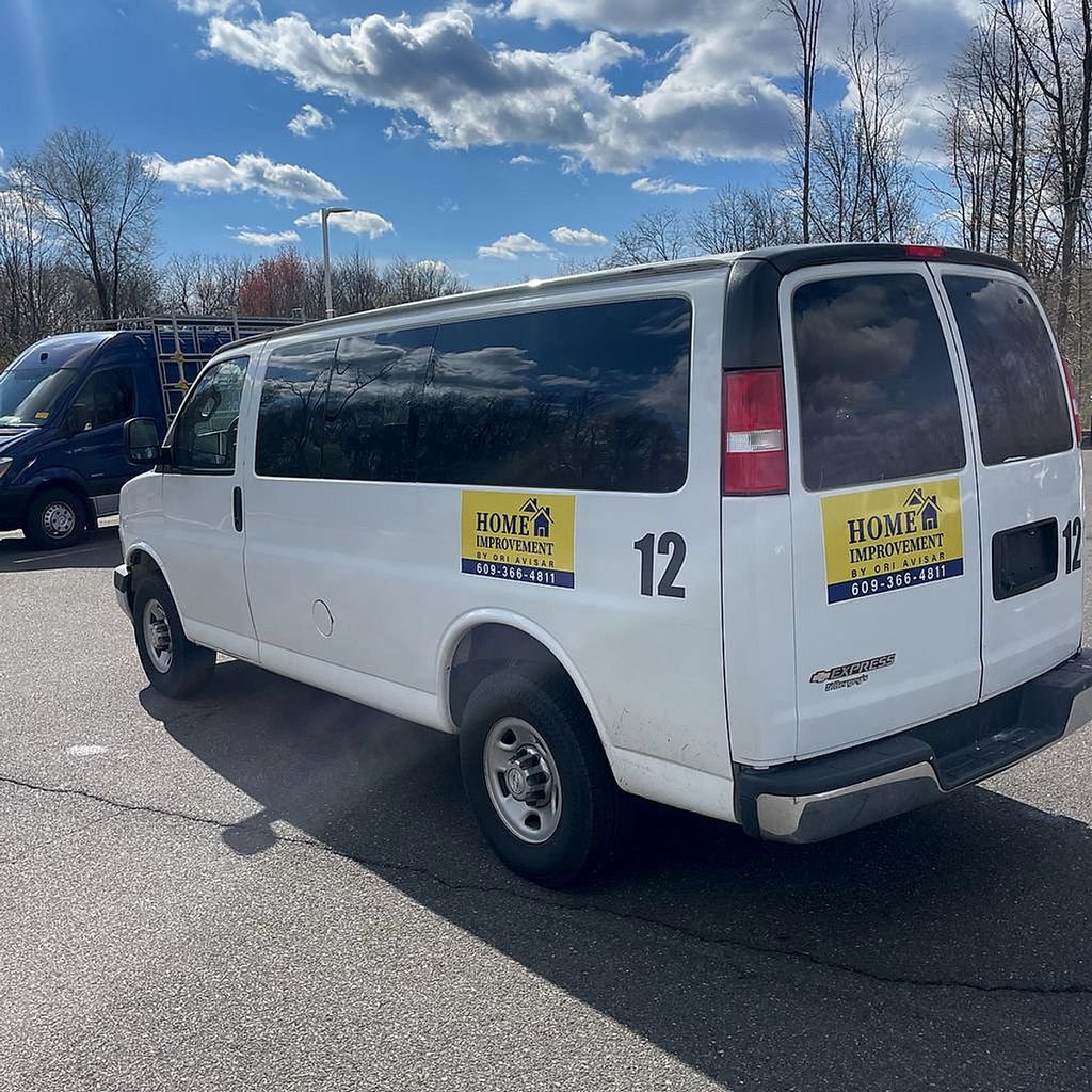 Used 2018 Chevrolet Express 3500 LT w/ LT Preferred Equipment Group RWD image 6