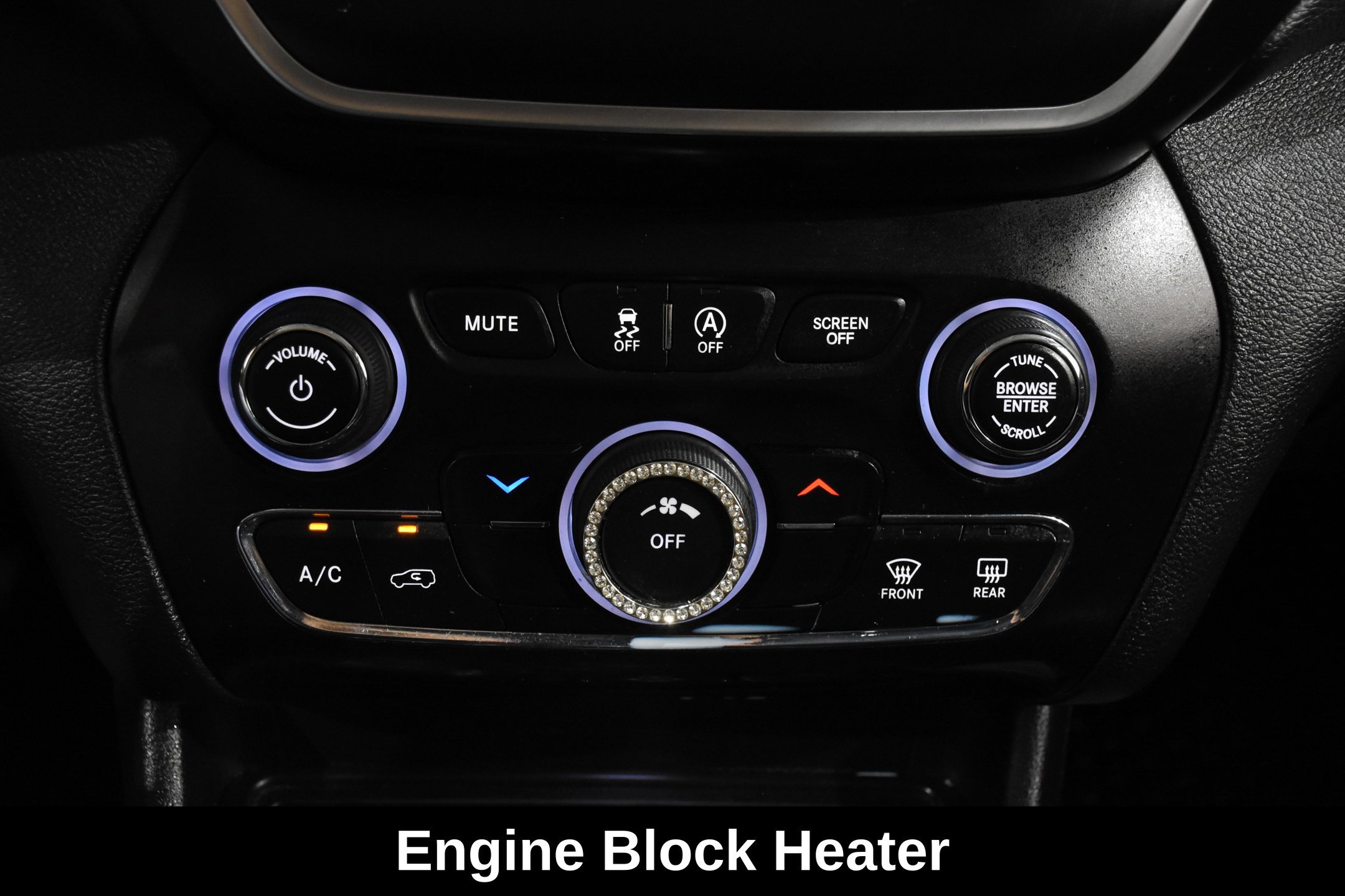 Used 2019 Jeep Cherokee Latitude Plus w/ Cold Weather Group AWD/4WD image 21