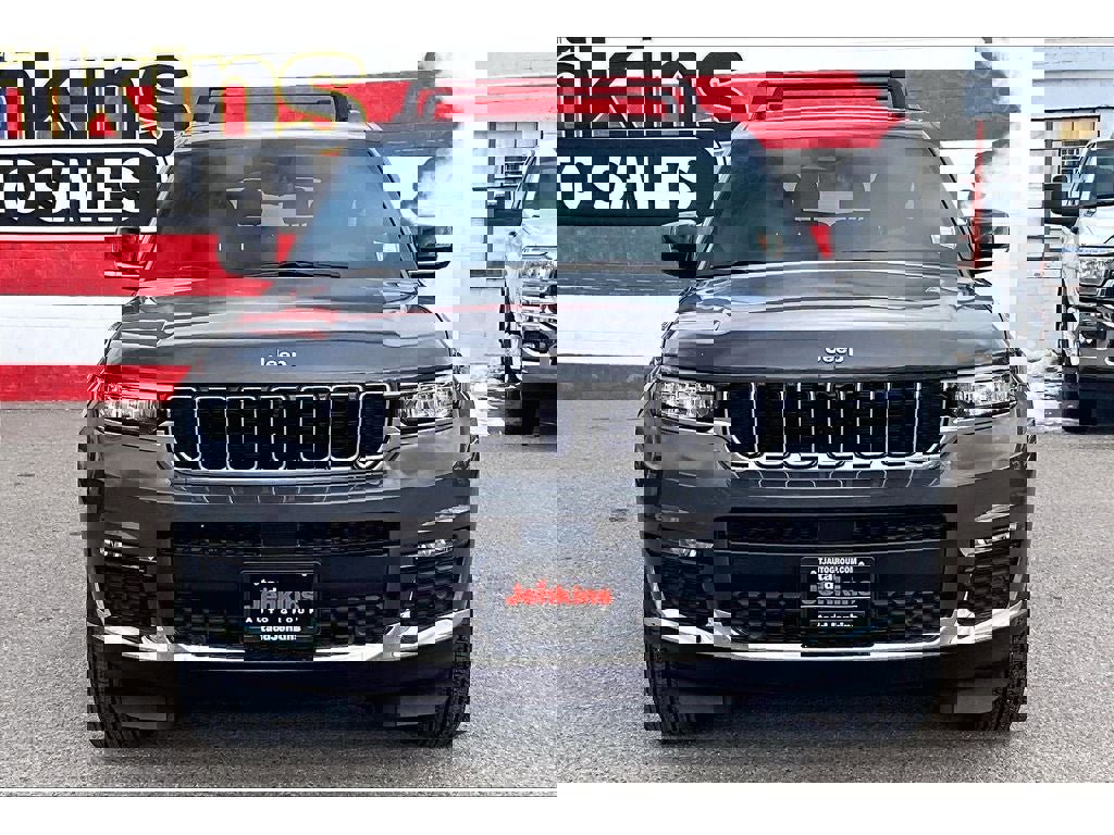 Used 2025 Jeep Grand Cherokee L Limited w/ Luxury Tech Group II image 3