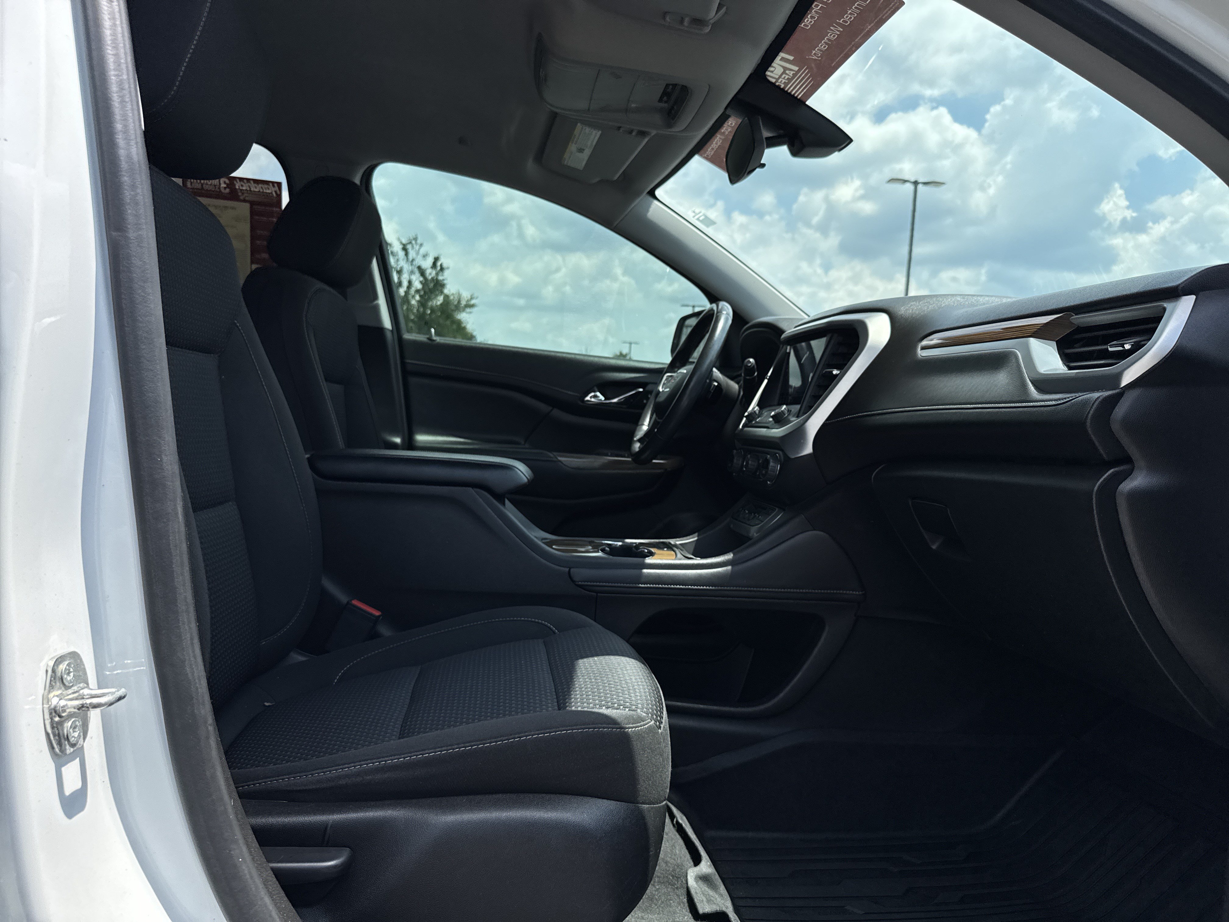 Used 2020 GMC Acadia SLE FWD image 29