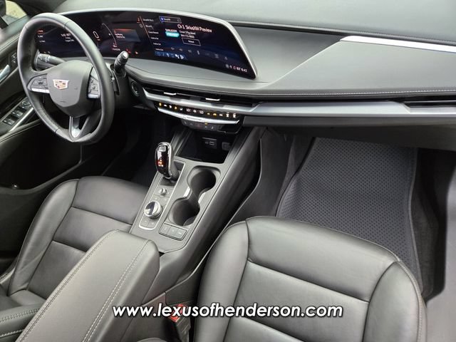 Used 2024 Cadillac XT4 Luxury w/ Cold Weather Package FWD image 18