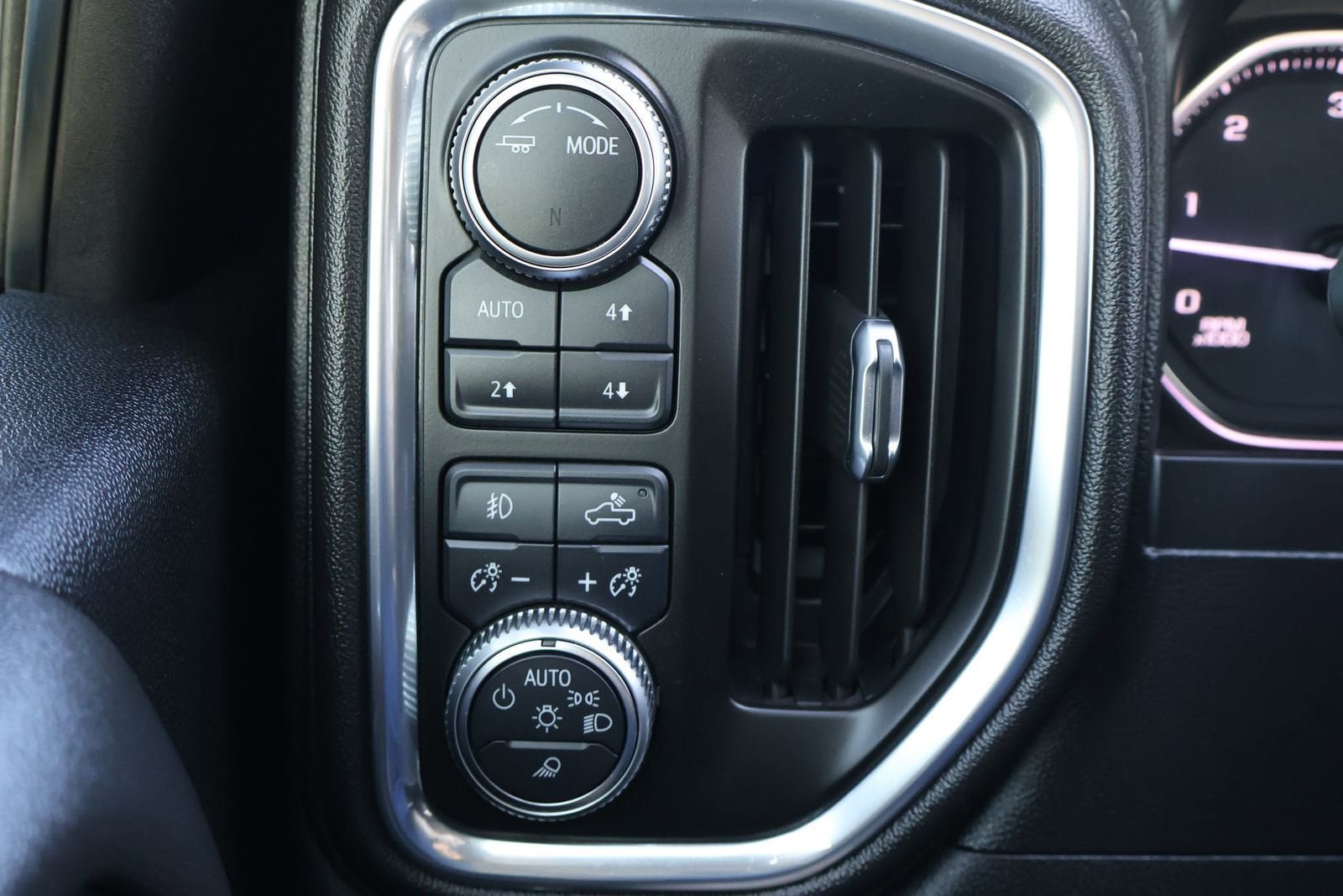 Used 2021 GMC Sierra 2500 SLT w/ SLT Premium Package AWD/4WD image 29