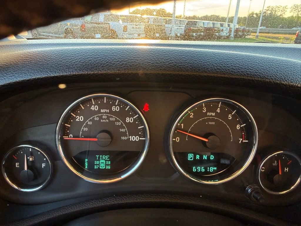 Used 2017 Jeep Wrangler Unlimited Sahara w/ Connectivity Group image 17