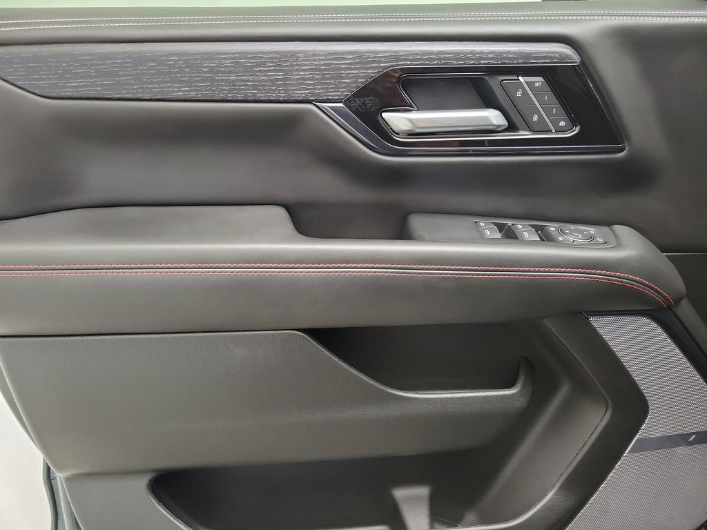 Used 2025 GMC Yukon AT4 Ultimate AWD/4WD image 21