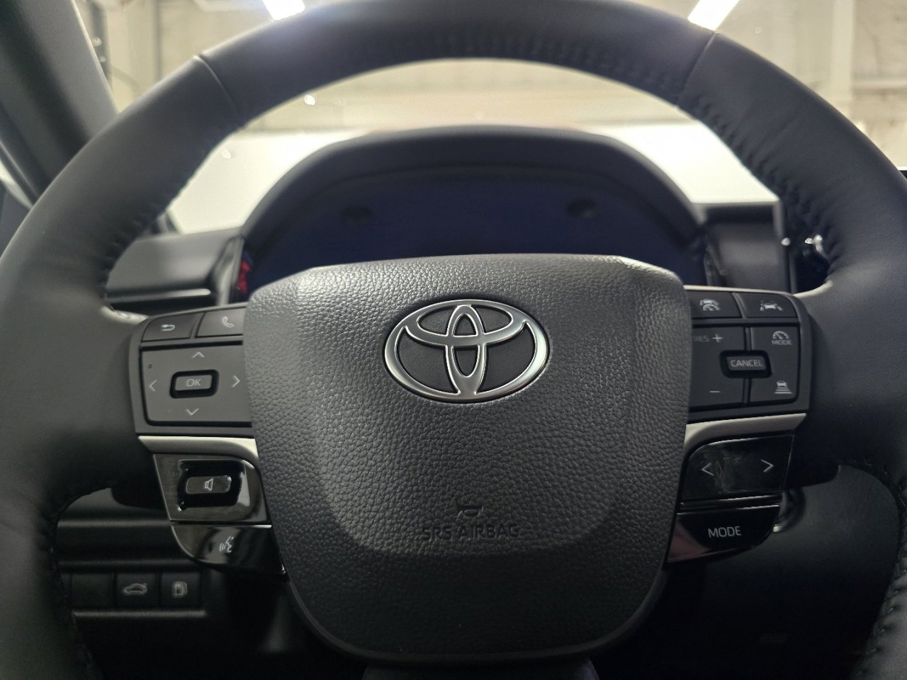 New 2026 Toyota Camry Hybrid FWD image 28