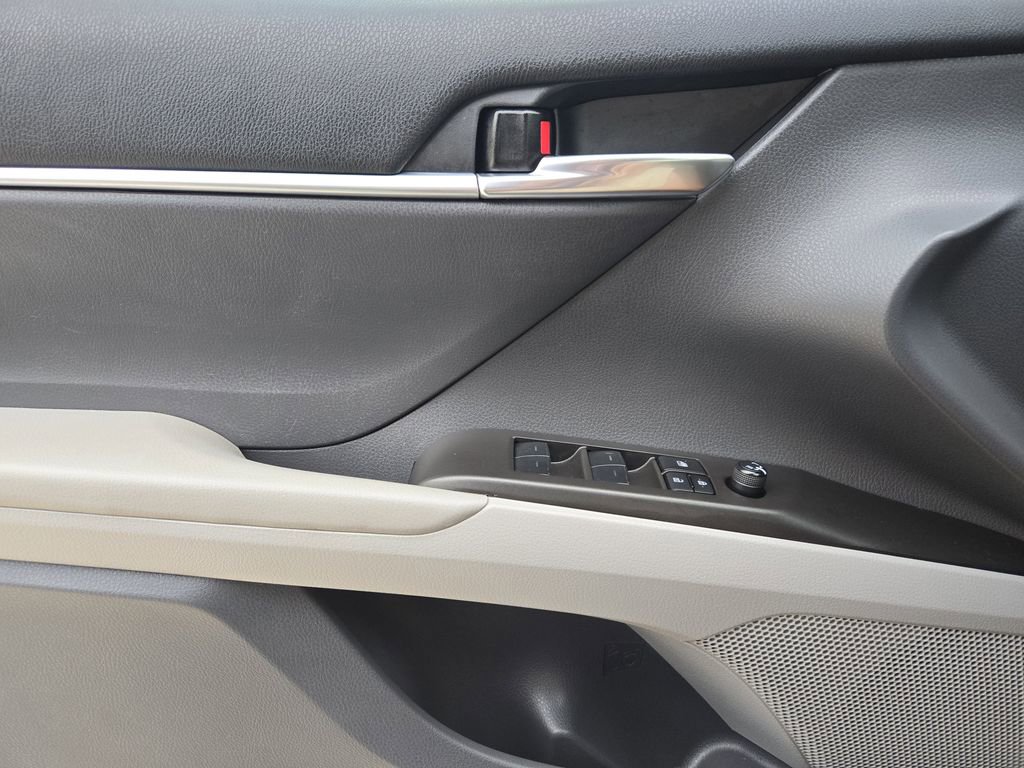 Used 2022 Toyota Camry LE FWD image 22