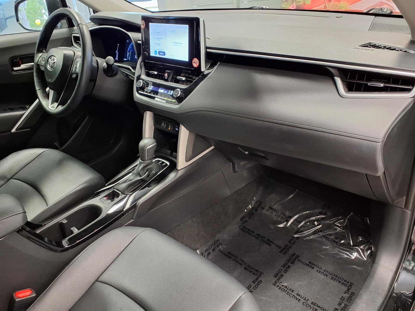Used 2025 Toyota Corolla Cross XLE FWD image 9