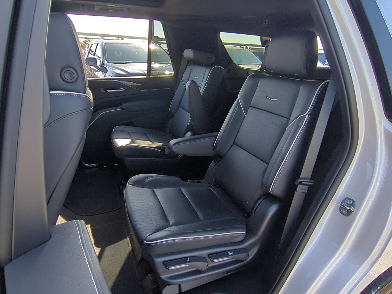 Used 2022 Cadillac Escalade Premium Luxury RWD image 26