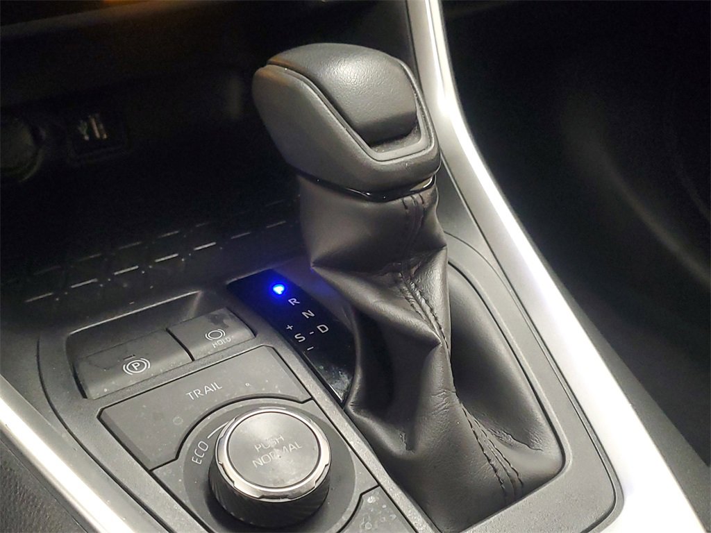 Used 2025 Toyota RAV4 LE image 10