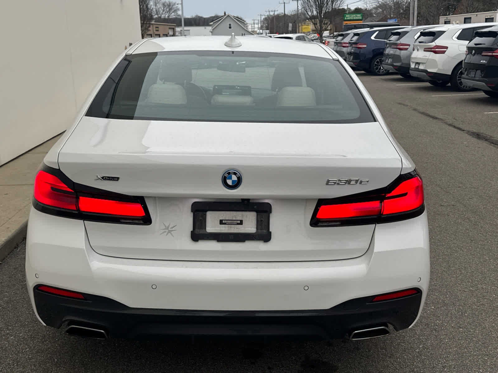 Certified 2023 BMW 530e xDrive w/ Premium Package image 4