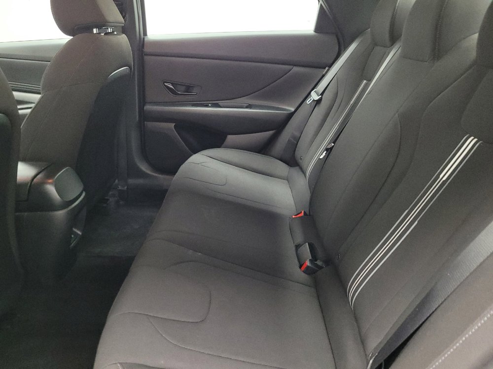 Used 2025 Hyundai Elantra Sport image 18