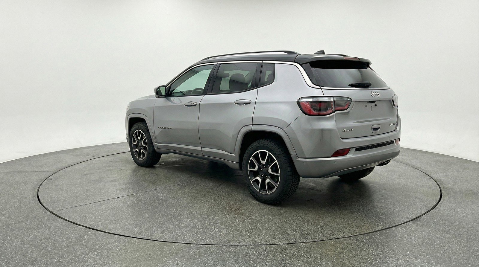 Used 2025 Jeep Compass Trailhawk image 6