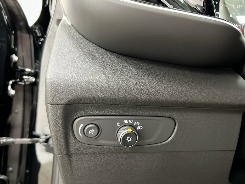 Used 2023 Buick Envision Essence w/ Sport Touring Package AWD/4WD image 17