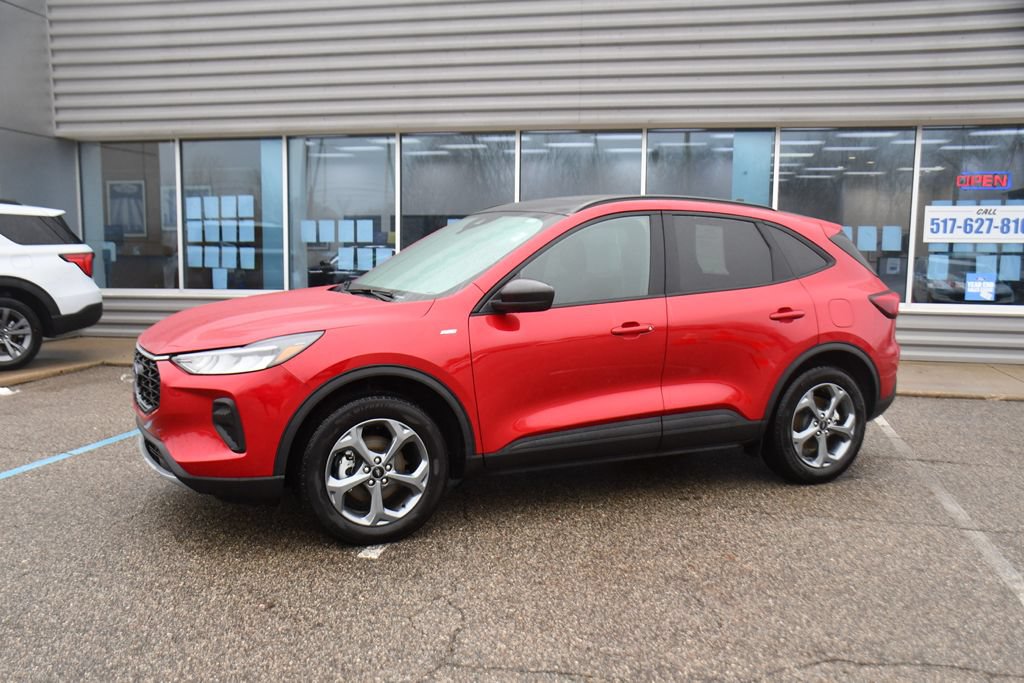 Used 2025 Ford Escape ST-Line w/ Tech Pack #1 AWD/4WD image 2