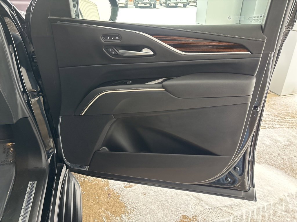Used 2024 Cadillac Escalade ESV Premium Luxury image 45