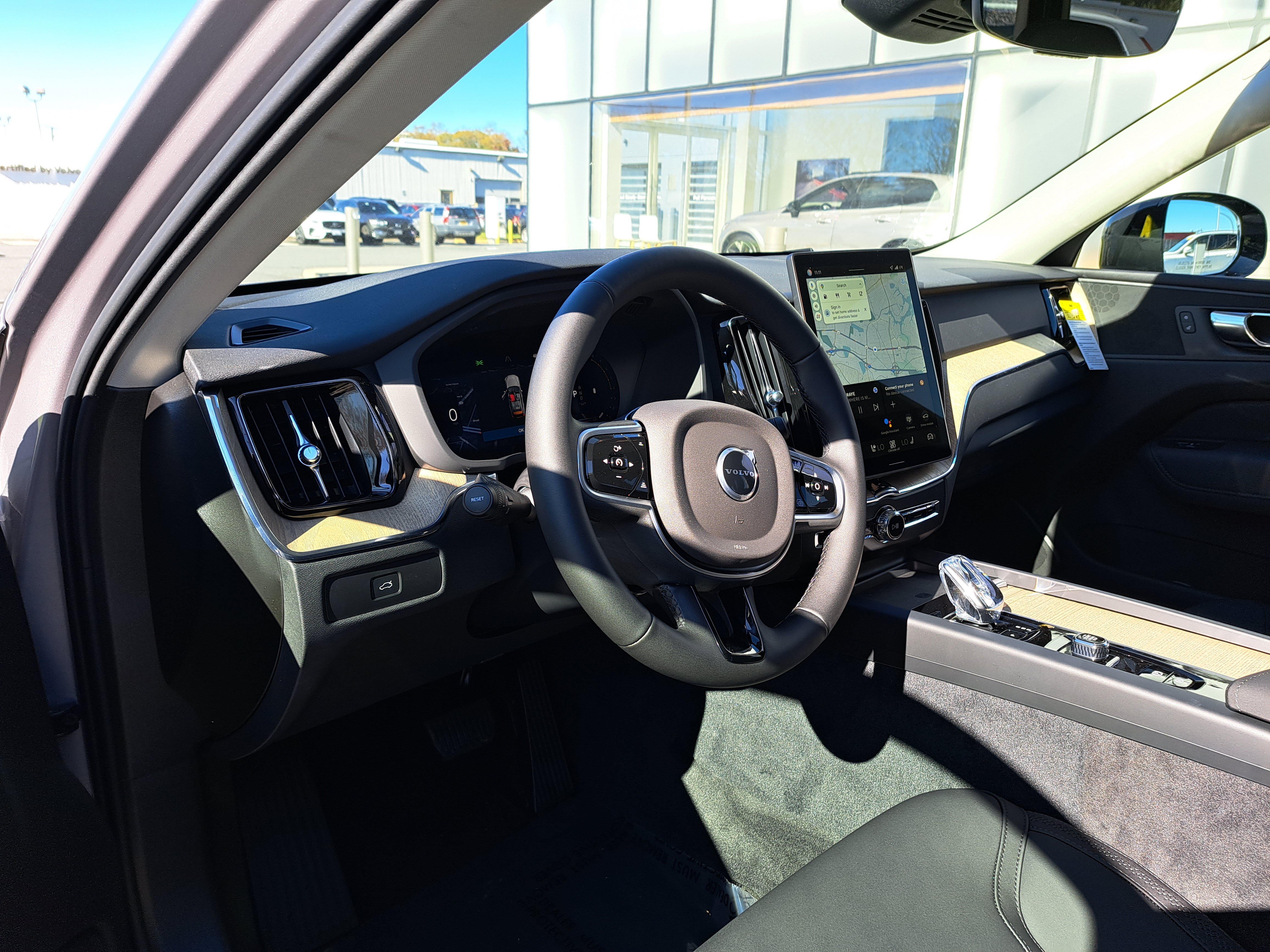 New 2026 Volvo XC60 B5 Plus w/ Protection Package Premier AWD/4WD image 5