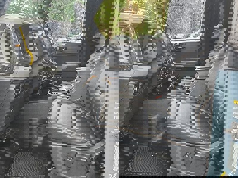 Used 2023 Ford Bronco Badlands image 6