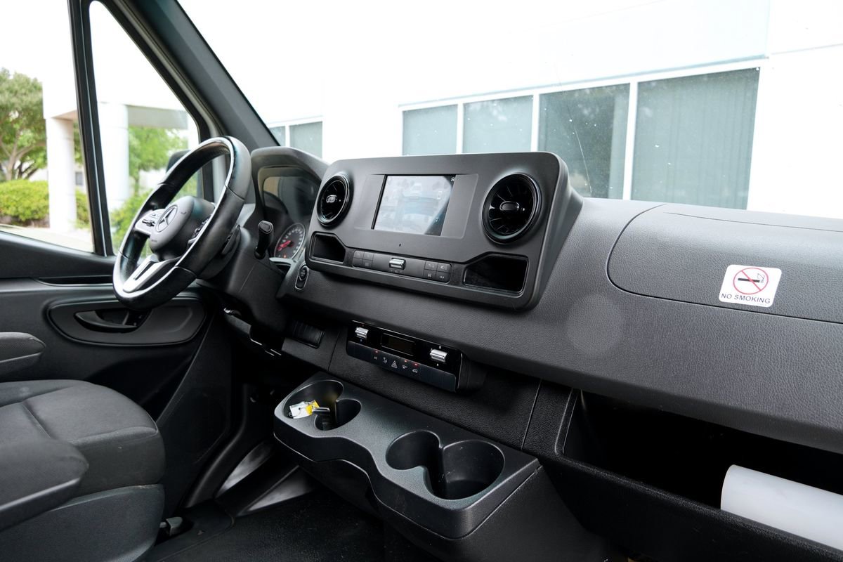 Used 2022 Mercedes-Benz Sprinter 1500 image 7