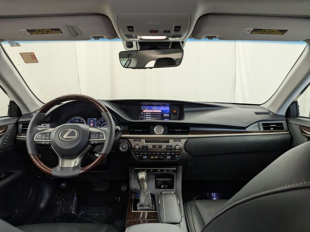 Used 2017 Lexus ES 350 w/ Luxury Package FWD image 13